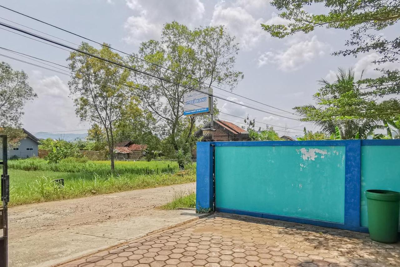 Reddoorz Near Pantai Pancer Door Pacitan Hotel Exterior photo